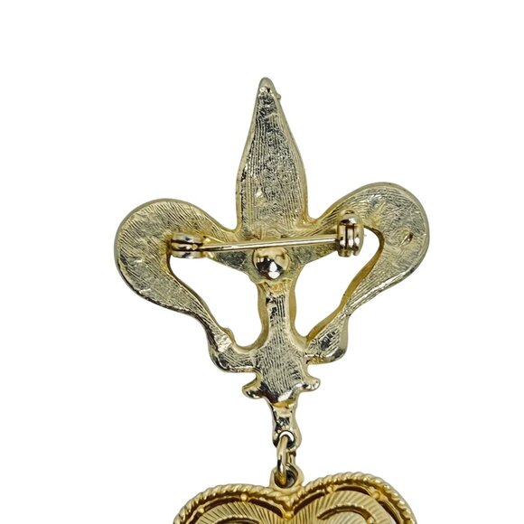 Vintage Gold Tone Fleur De Lis Brooch W/ Dangling Faux Pearl Heart Charm (5751) - Picture 7 of 7